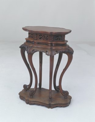 Obibi Rosewood Ming dynasty louts-leaf style incense stand with six legs